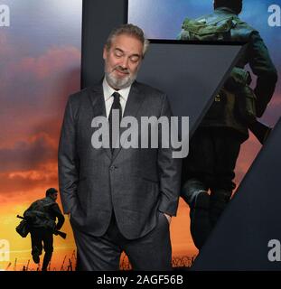 Los Angeles, USA. 18 Dez, 2019. Regisseur, Produzent und Drehbuchautor Sam Mendes besucht die Premiere des Motion picture Kriegsdrama '1917' an der TCL Chinese Theatre in Hollywood Abschnitt von Los Angeles am Mittwoch, 18. Dezember 2019. Handlung: Zwei junge britische Soldaten während des Ersten Weltkrieges sind eine unmögliche Mission: eine Botschaft tief in feindliches Gebiet, die 1.600 Männer, und einer der Soldat Brüder, vom Wandern direkt in eine tödliche Falle. Foto von Jim Ruymen/UPI Quelle: UPI/Alamy leben Nachrichten Stockfoto