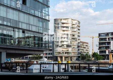 Hamburg, Deutschland - August 3, 2019: Moderne Architektur Wohn- und Bürogebäuden Entwicklung oder in der Speicherstadt Speicherstadt. Sandto Stockfoto