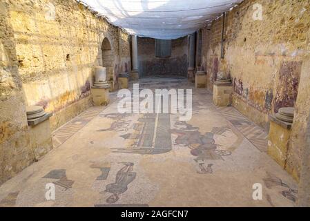 Modica, Sizilien, Italien - 24. August 2017: berühmte Mosaik in der Villa Romana del Calase. UNESCO-Weltkulturerbe. Stockfoto