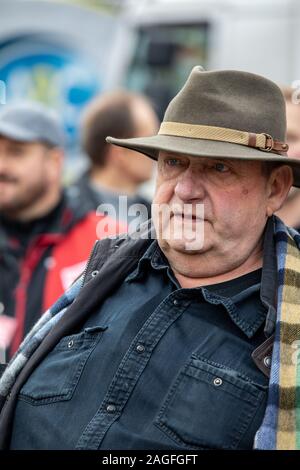 Krakau, Polen - Dezember 15, 2019: Jan Kosciuszko ein Philanthrop, restaurateur und Organisator Heiligabend für Arme und Obdachlose auf dem Hauptplatz in Krakau. Polen Stockfoto