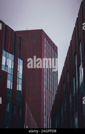 LEEDS, Großbritannien - 02.Juni 2018: Langweilige Tag über Rundfunk Turm, ist eine Universität Gebäude im Rundfunk in Woodhouse Lane, Leeds, Stockfoto