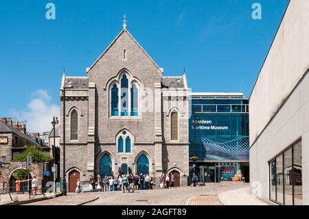 Aberdeen Maritime Museum ist teilweise in einem leerstehenden Kirche untergebracht. Stockfoto