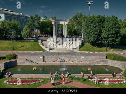 Moskau, Russland, einen Blick auf das Denkmal des Zaren Alexander II. der Befreier in der Nähe der Kirche von Christus dem Erlöser, ein Wahrzeichen Stockfoto