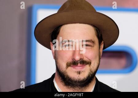 Cineworld Leicester Square, London, UK. 18. Dezember 2019. Marcus Mumford stellt auf europäischer Premier von Star Wars: Der Aufstieg von Skywalker. . Bild von Julie Edwards./Alamy leben Nachrichten Stockfoto