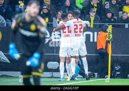 Matheus CUNHA (Links, L), Torschütze Patrik SCHICK (mi., L) und Nordi MUKIELE (L) Nach den 3:3 Ausgleich für RB Leipzig, Jubel, Jubeln, Jubeln, Freude, Jubel, Jubeln, Jubeln, ganze Zahl, Fußball 1. 1. Fussballbundesliga, 16. Spieltag, Borussia Dortmund (DO) - RB Leipzig (L) 3:3, am 17. Dezember 2019 in Dortmund/Deutschland. € | Nutzung weltweit Stockfoto