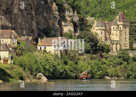 Vezac (Südwesten Frankreichs): Die malartrie Schloss am Ufer des Flusses Dordogne im Périgord Noir Stockfoto