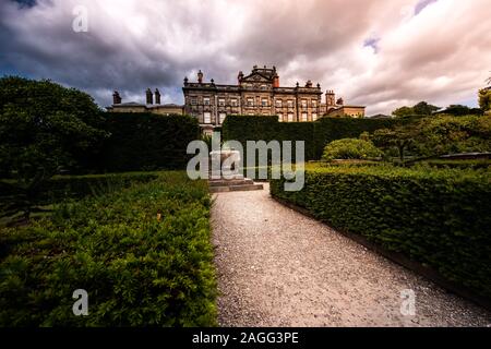 Biddulph Grange ist ein landschaftlich gestalteter Garten und ein viktorianisches Gebäude des National Trust in Biddulph bei Stoke-on-Trent, Staffordshire, England Stockfoto