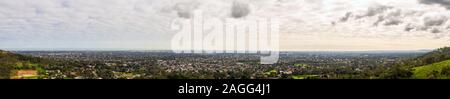 Adelaide City Skyline Panorama von der Adelaide Hills Stockfoto