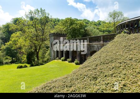 Die beeindruckende Ilam-Halle befindet sich im Herzen des Derbyshire Peak District National Park, Dem National Trust Building von Dovedale Stockfoto