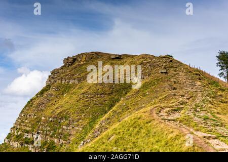 Einen atemberaubenden Blick auf den Großen Ridge und Mam Tor in der Derbyshire Peak District National Park, rechts von Edale und Kinder Scout & Jacobs Ladder Stockfoto