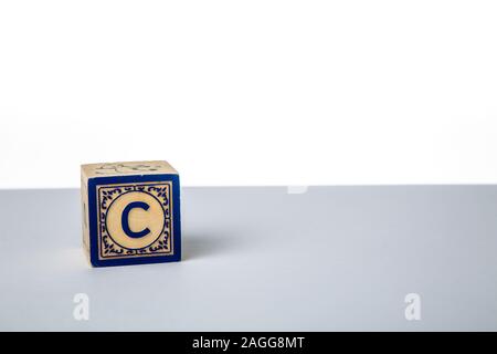 Kinder Holz- Alphabet Block mit den Buchstaben C. Stockfoto