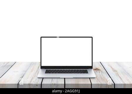 Laptop auf dem Schreibtisch aus Holz mit isolierten Bildschirm für die Modellerstellung und Hintergrund. Close-up Stockfoto