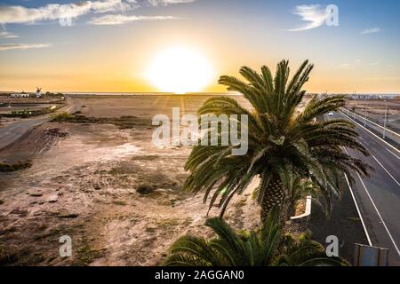 Fuerteventura. Vulcano Strand. Wellen. Blick von oben auf eine Drohne in der Bucht. Spanien Stockfoto