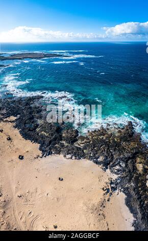 Nordküste der Insel Fuerteventura, Drone erschossen. Kitesurf Spot. Kanarische Inseln, Spanien Stockfoto