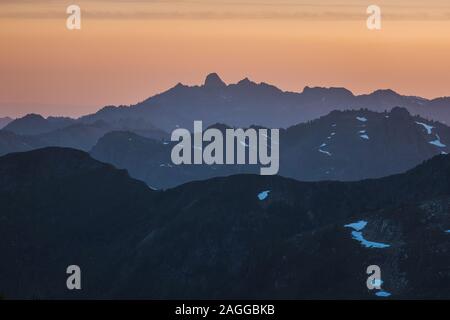 Sonnenuntergang über Winchester Mountain, North Cascades, Washington, USA Stockfoto