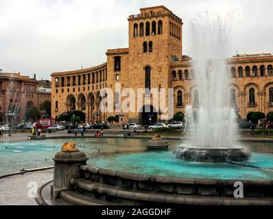 YEREVAN, Armenien - Juli 31,2012: Platz der Republik im Zentrum von Eriwan, Armenien - eine der ältesten Städte der Welt. Stockfoto