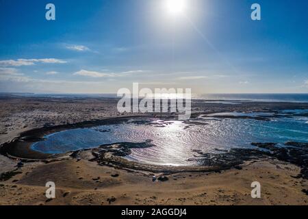 Nordküste der Insel Fuerteventura, Drone erschossen. Kitesurf Spot. Kanarische Inseln, Spanien Stockfoto