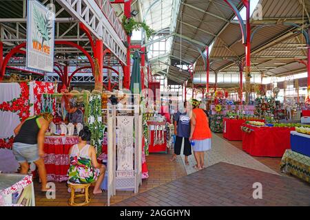 PAPEETE, TAHITI-30 Nov 2018 - Blick auf das Wahrzeichen der Region Marche de Paeete, eine große überdachte Markt, in dem Sie lokale Souvenirs, Kunsthandwerk und Lebensmittel in Downtow Stockfoto