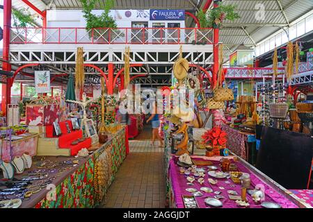 PAPEETE, TAHITI-30 Nov 2018 - Blick auf das Wahrzeichen der Region Marche de Paeete, eine große überdachte Markt, in dem Sie lokale Souvenirs, Kunsthandwerk und Lebensmittel in Downtow Stockfoto