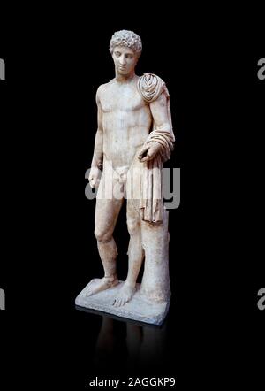 Römische Marmor Statue des Hermes gefunden bei Aigion, Pelopenese. 27 v. Chr. - 14 n. Athen Archäologische Museum Kat.-Nr. 241. Gegen schwarze Hermes ist s dargestellt Stockfoto