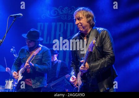 Scott Sharrard, Kid Ramos, Paul Nelson, Stef Pagia zusammen auf der Bühne beim Flirten der Blues Stockfoto