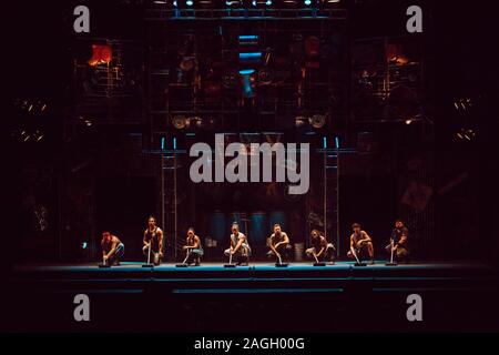 Padua, Italien. 12 Nov, 2019. Stomp während Stomp im Gran Teatro Geox in Padua, Italien, 12. November 2019 Credit: Unabhängige Fotoagentur/Alamy leben Nachrichten Stockfoto