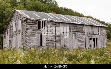 STRAUMSBUKTA, INSEL KVALØYA, Troms County, Norwegen - Alte hölzerne Gebäude am historischen Museum Dorf Straumen Gård. Stockfoto