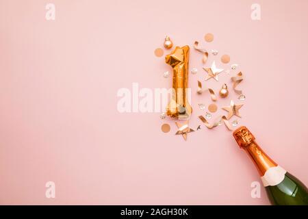 Happy 1st Anniversary Party. Champagner Flasche mit gold Ballon Nummer. Stockfoto