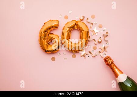 Happy 60th Anniversary Party. Champagner Flasche mit gold Ballon Nummer. Stockfoto