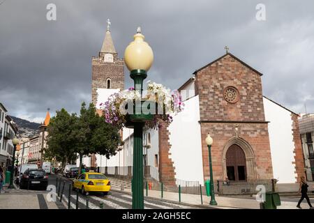 Kathedrale Unserer Lieben Frau von der Himmelfahrt (Portugiesisch, e Catedral de Nossa Senhora da Assuncao) in Se, Funchal, Madeira, Portugal Stockfoto