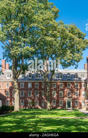 CAMBRDIGE, MA/USA, 29. September 2019: Straus Halle Studentenwohnheim auf dem Campus der Harvard University. Stockfoto