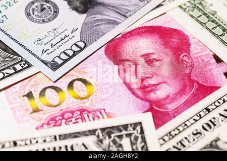 Hundert yuan vom Dollar umgeben, close-up Stockfoto
