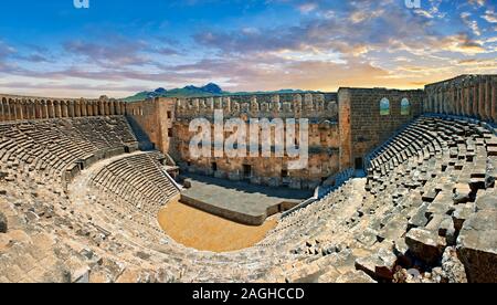 Das römische Theater von Aspendos in der Türkei. In 155 AD während der Herrschaft des Marcus Aurelius errichtet, Aspendos Theater ist das besterhaltene antike Theater in Stockfoto