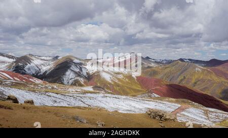 Palccoyo Roten Tal in der Nähe des Rainbow Berg in Palccoyo, Cusco, Peru Stockfoto