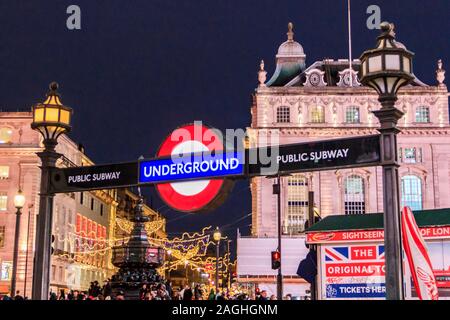 Öffentliche U-Bahn- und U-Bahn am Piccadilly Circus, London, UK Stockfoto