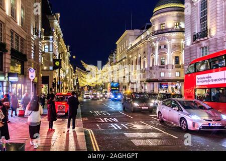Weihnachtsbeleuchtung in der Regent Street, London, UK Stockfoto