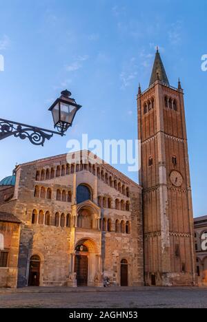 Dom in der historischen Altstadt von Parma, Emilia-Romagna, Italien. Stockfoto