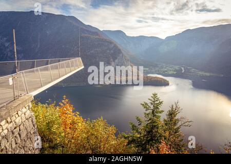 Skywalk lookout Brücke in Hallstatt, Österreich Stockfoto