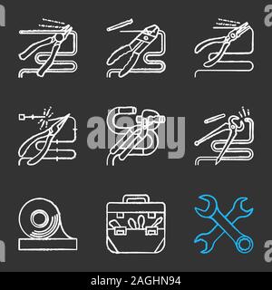 Construction Tools chalk Symbole gesetzt. Zangen, Zangen, Zangen, Scheren schneiden Draht, gekreuzten Schlüssel, Klebeband, Werkzeugtasche. Isolierte Vektor chalkboar Stock Vektor