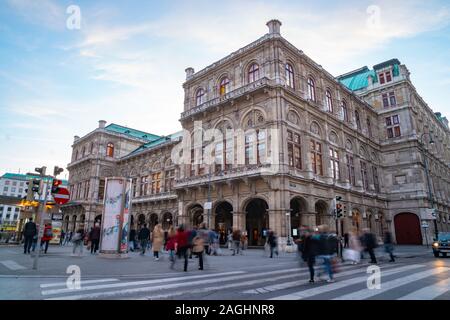 Wien, Österreich - 25.10.2019: die Wiener Oper (Staatsoper). Art. Stockfoto