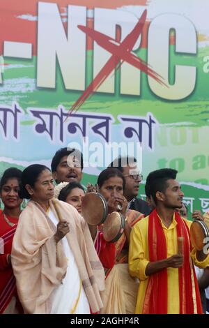 Kolkata, Indien. 19 Dez, 2019. Trinamool Congress Partei Supremo und dem Ministerpräsidenten von Westbengalen, Mamata Banerjee entlang ihr Neffe Abhishak Banerjee MP und Jugend Trinamool Congress Unterstützer melden Sie die Sammlung am Protest gegen die Zentralregierung NRC und CAA Bill am Dezember 19, 2019 in Kalkutta Rani Rushmani Avenue, Indien. (Foto von dipa Chakraborty/Pacific Press) Quelle: Pacific Press Agency/Alamy leben Nachrichten Stockfoto