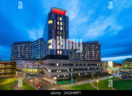 Ansicht des umstrittenen neuen super Krankenhaus die Queen Elizabeth University Hospital (QEUH) in Glasgow, Schottland, Großbritannien Stockfoto