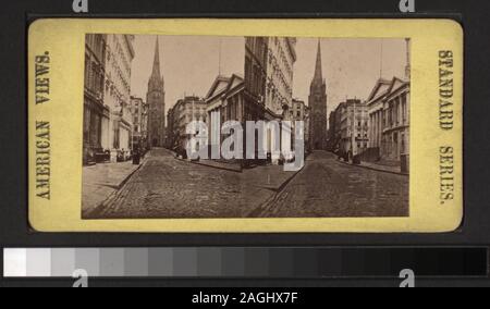 Mit Blick auf die Trinity Church mit Blick durch amerikanische Stereoskopische Co., Anthony und andere Fotografen und Verlage. Robert Dennis Sammlung von stereoskopische Ansichten. Titel von Cataloger'. Blick auf Wall Street, in erster Linie die Bausteine unmittelbar vor der Trinity Church, mit Blick auf die Kirche, eine Ansicht, Centennial Dekorationen (1889), Blick von Breiten, das Zollamt (USA suchen Sub-treasury Gebäude), mit Statue von Washington vor, und die Börse.; Blick auf die Trinity Church.; Stockfoto