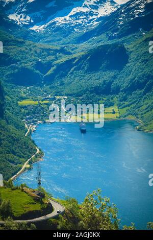 Spektakuläre Aussicht auf den Geiranger Fjord in Norwegen. Stockfoto