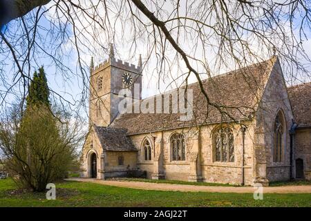 Christian Malford Allerheiligen Kirche aus dem Süden angesehen - Osten, Süden Veranda und Uhr- und Glockenturm in Wiltshire England Großbritannien Stockfoto