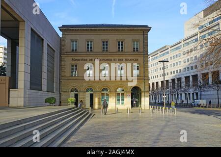 PARIS, Frankreich - 18 Dez 2019 - Blick auf den Hauptsitz der französischen Ministerium für Finanzen und Wirtschaft ist in der Nachbarschaft in Bercy. Stockfoto