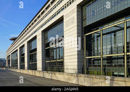 PARIS, Frankreich - 18 Dez 2019 - Blick auf den Hauptsitz der französischen Ministerium für Finanzen und Wirtschaft ist in der Nachbarschaft in Bercy. Stockfoto