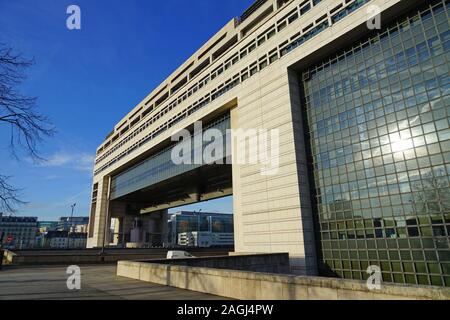 PARIS, Frankreich - 18 Dez 2019 - Blick auf den Hauptsitz der französischen Ministerium für Finanzen und Wirtschaft ist in der Nachbarschaft in Bercy. Stockfoto