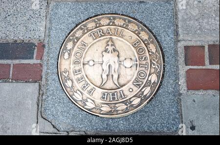 Der Freedom Trail Messing Platte auf Boston Bürgersteig Stockfoto