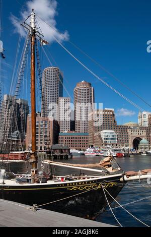 Boston Skyline gesehen vom Lüfter Pier Park, Boston, MA, USA Stockfoto